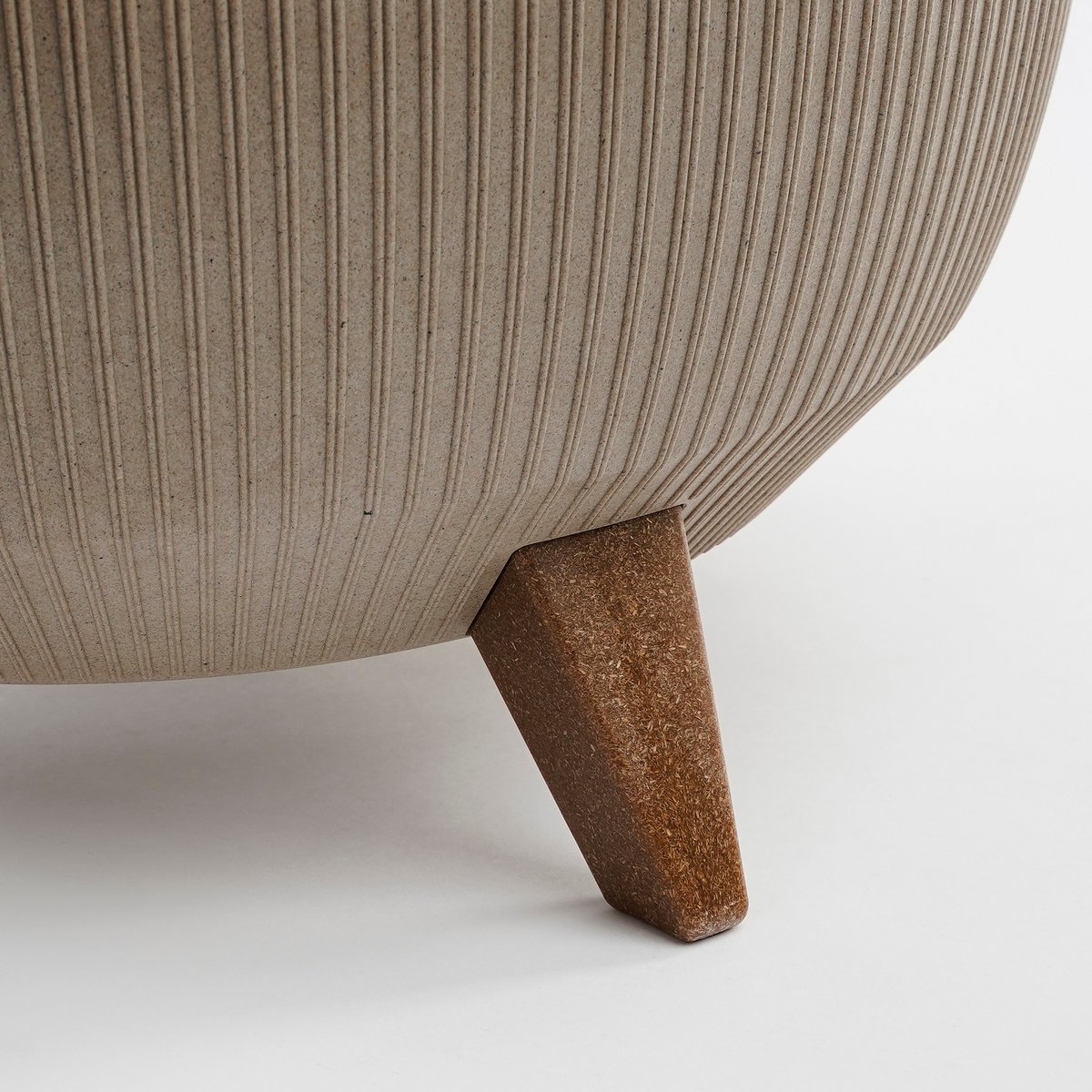 Doppio Blumentopf auf Beinen – H21 x Ø40 cm – Polypropylen – FSC Mix – Taupe